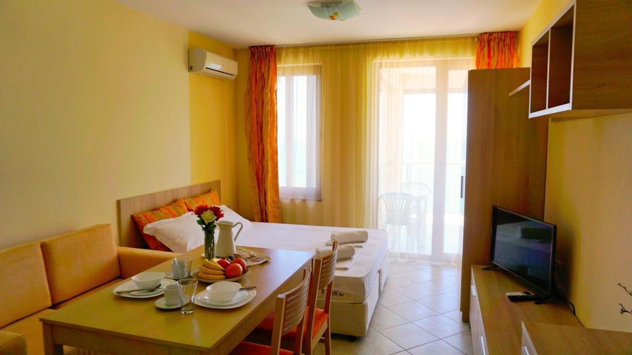 Морски Апартаменти Джулай Морнинг - July Morning Sea View Apartments Kavarna Ngoại thất bức ảnh