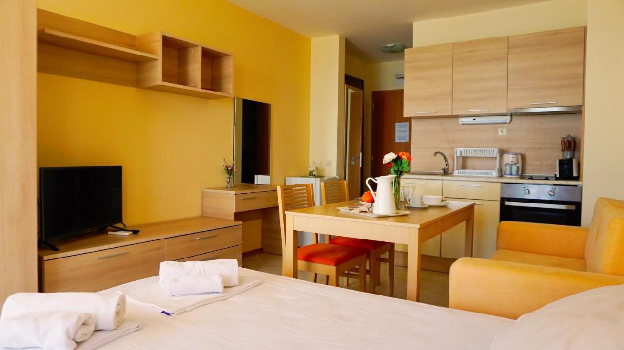 Морски Апартаменти Джулай Морнинг - July Morning Sea View Apartments Kavarna Ngoại thất bức ảnh